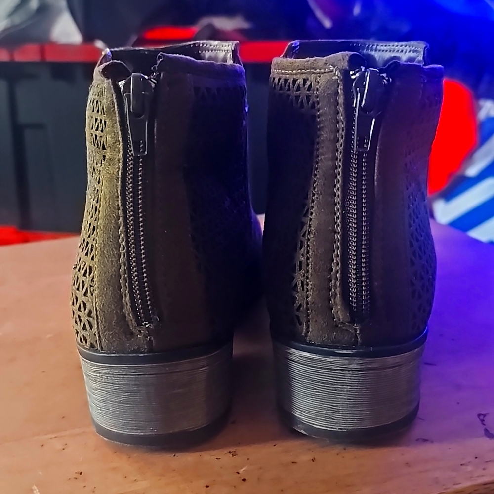 BOOTS 👢 - Picture 4 of 4
